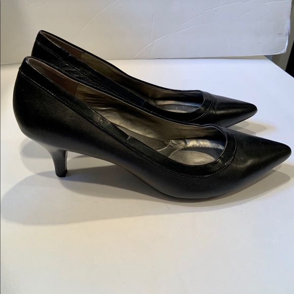 Bandolino, Black Pump - Picture 2 of 5